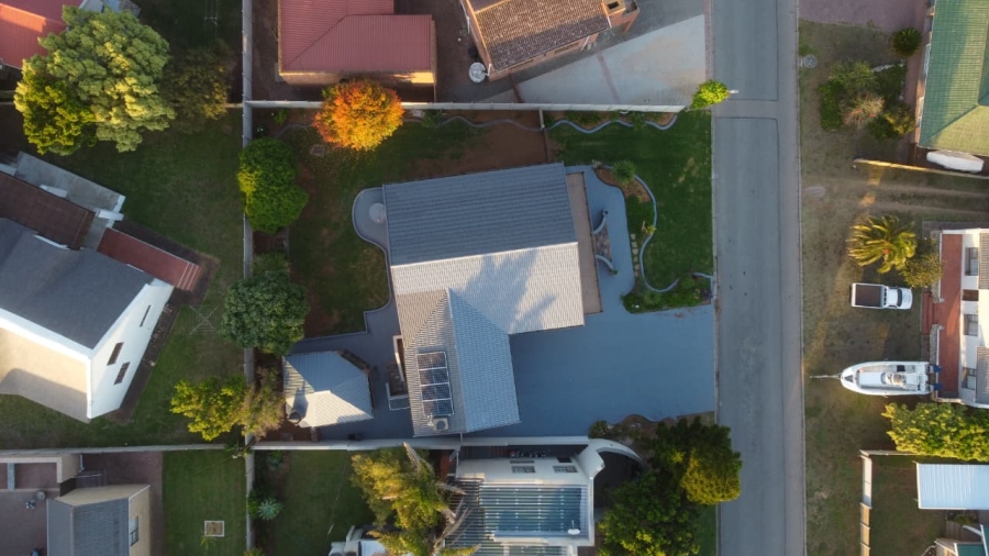 To Let 5 Bedroom Property for Rent in Stilbaai Wes Western Cape